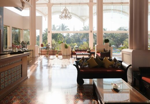 Hotels & Resorts